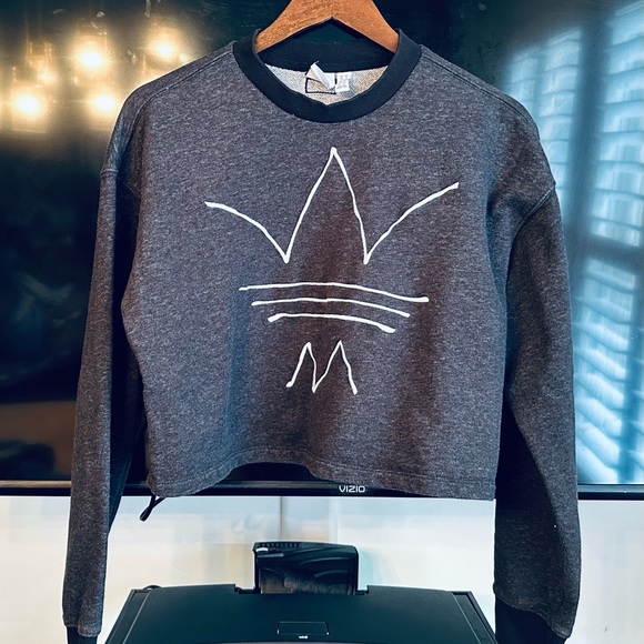 Adidas Women’s RYV Trefoil cropped sweatshirt, size Small - Picture 3 of 5